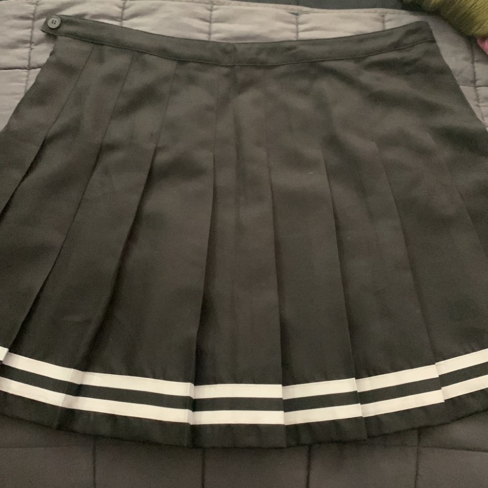 Delia’s Pleated Skirt - Picture 4 of 4